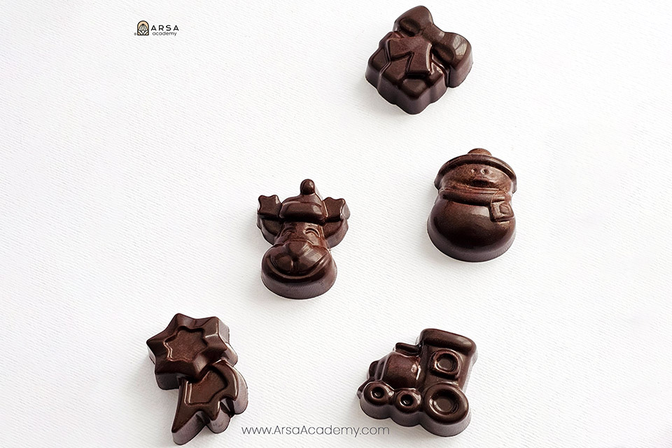 آموزش کامل کار با قالبهای شکلات پلیکربنات + نکات حرفهای، اشتباهات رایج و روش براق کردن شکلات 3 قالب پلی کربنات شکلات