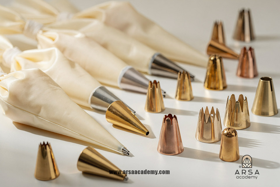 آشنایی با تکنیکهای پایه قنادی: از خامهکشی تا فیلینگگذاری 3 3